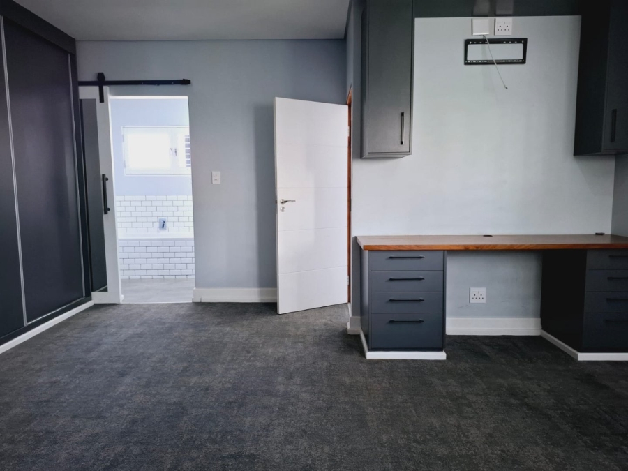 5 Bedroom Property for Sale in Somerton Estate Free State